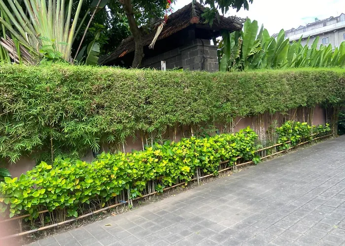 P Kuta-3minutes To The By Micky Hotel 3*
